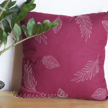 Housse de coussin brodée main